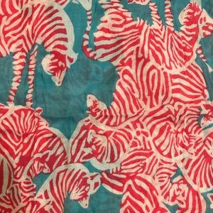 Lilly Pulitzer Accessories - EUC Lilly Pulitzer Riley Scarf Lilly Pulitzer Accessories - EUC Lilly Pulitzer Riley Scarf